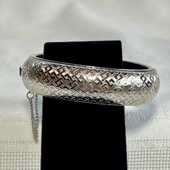 Silver Tone Hinged Bangle Bracelet Safety Chain VTG EUC - Picture 7 of 9